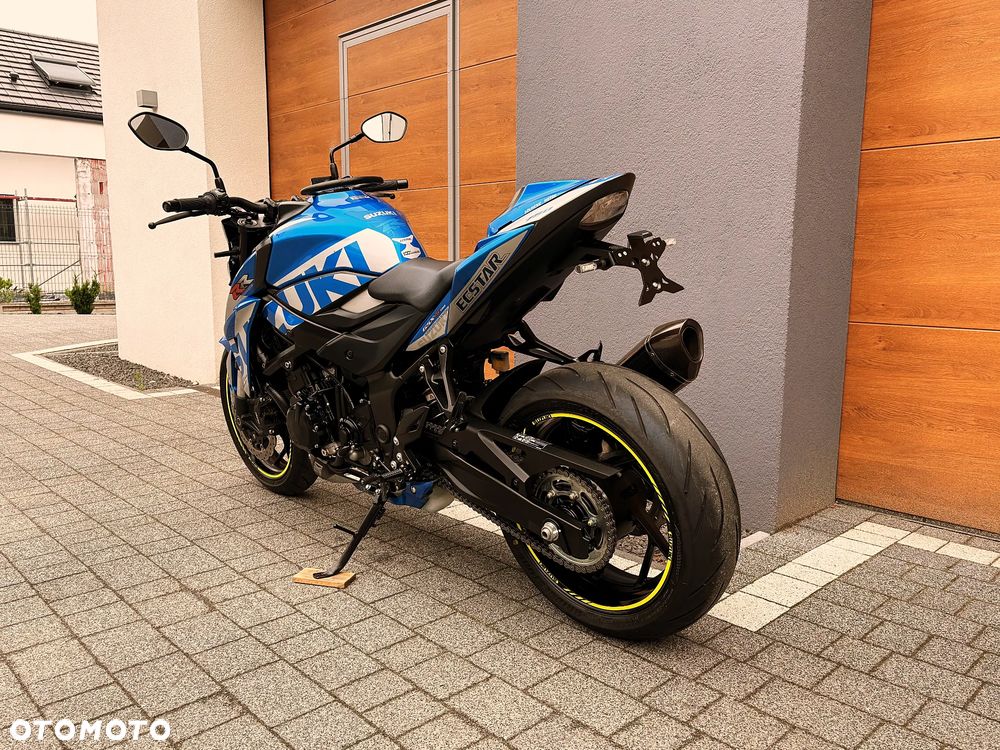 Suzuki GSX - 6