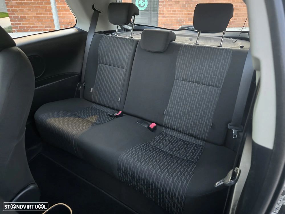 Toyota Yaris 1.0 VVT-i Comfort+P.Style - 8