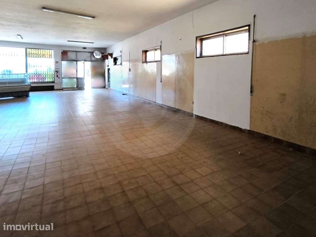 Loja com 90 m2 + 45 m2 de terraço em Vila do Conde - Grande imagem: 2/27