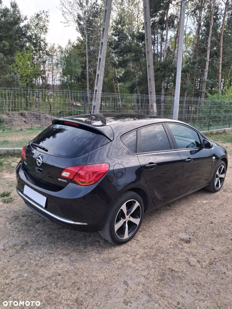 Opel Astra 1.4 150 Jahre - 4