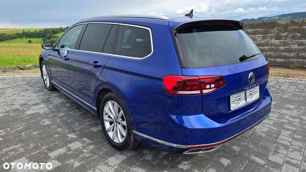 Volkswagen Passat Variant 2.0 TDI SCR DSG R-Line - 6