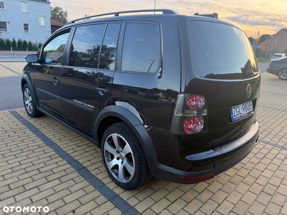 Volkswagen Touran 1.6 Cross - 6