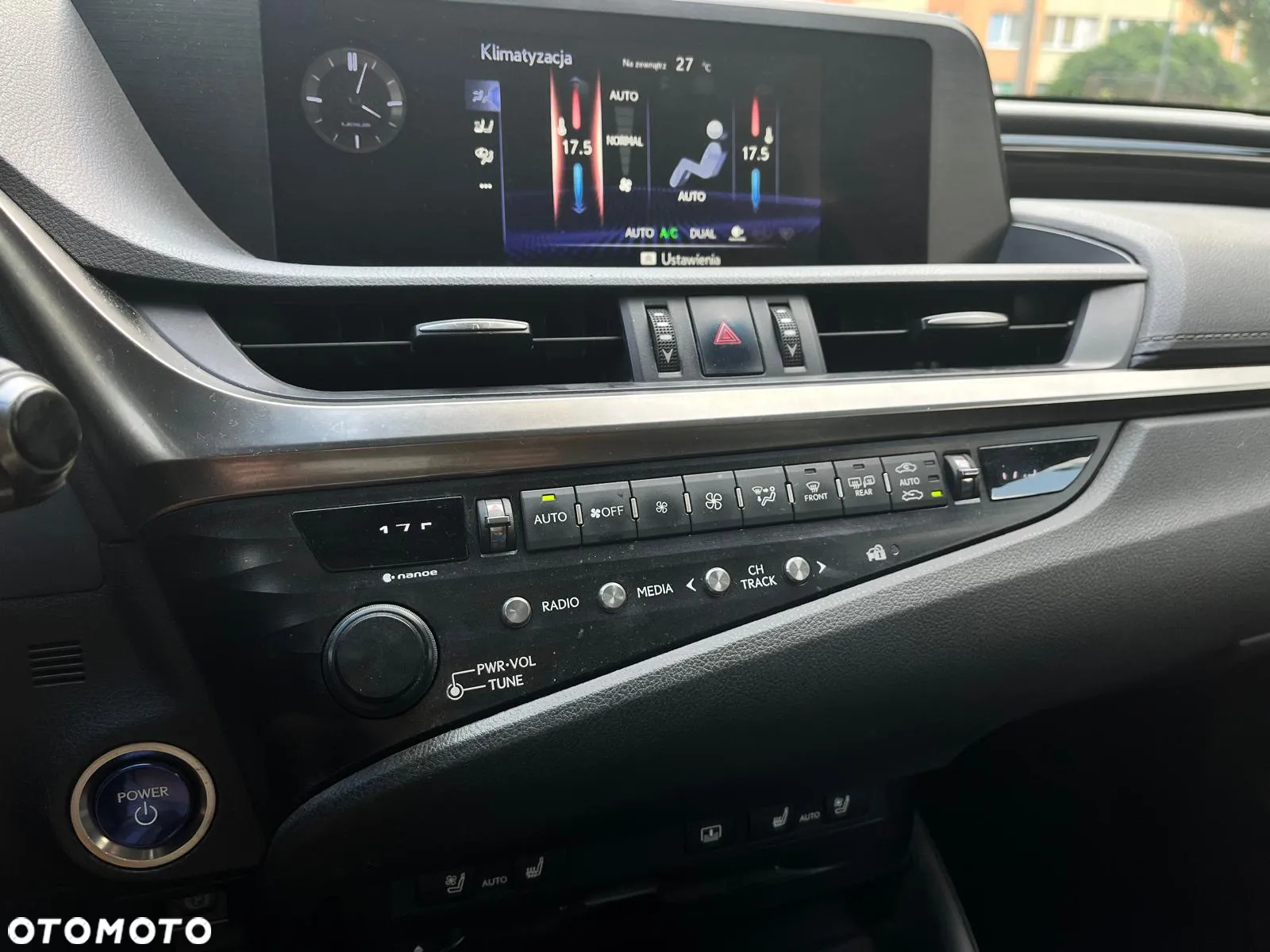 Lexus ES 300h Luxury Line - 17
