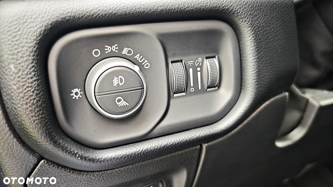 Dodge RAM 1500 5.7 4x4 - 22