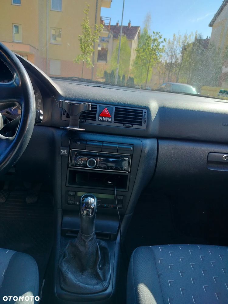 Skoda Octavia 1.6 Tour - 6