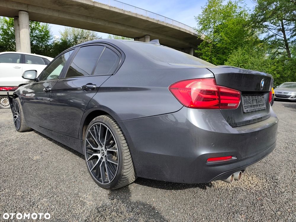 BMW Seria 3 330d xDrive Luxury Line - 17
