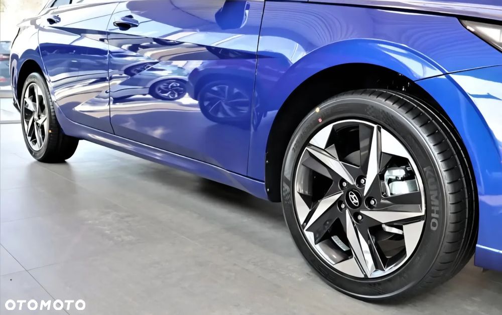 Hyundai Elantra 1.6 Executive - 9