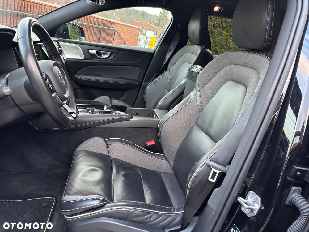 Volvo V60 T8 AWD Recharge Geartronic RDesign - 6