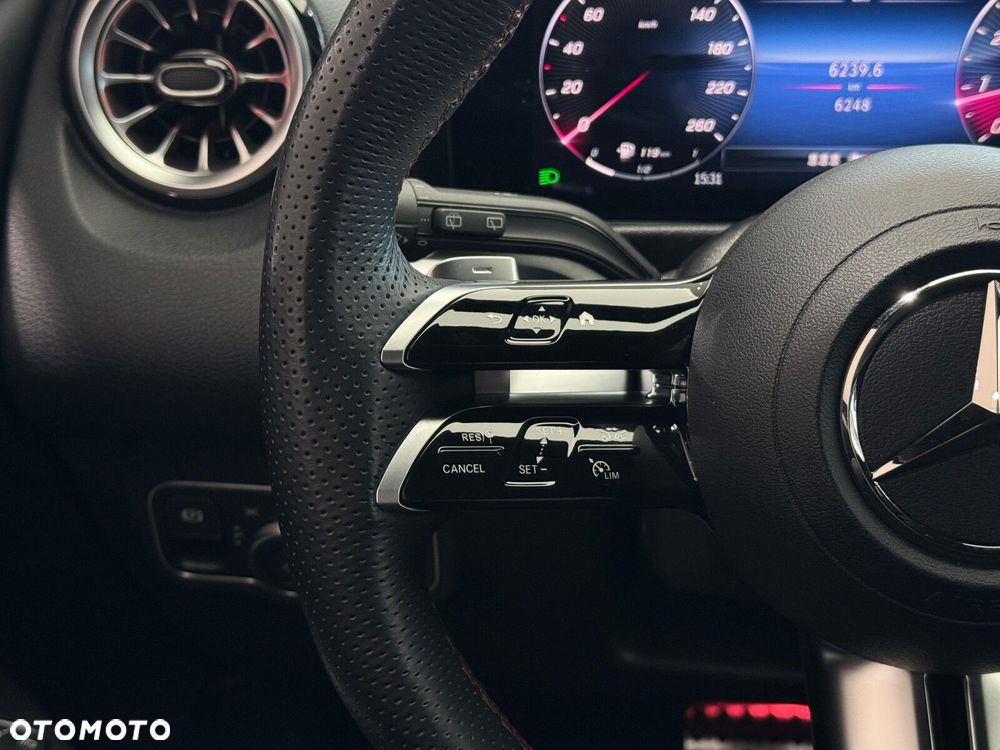 Mercedes-Benz GLB 200 AMG Line 7G-DCT - 22