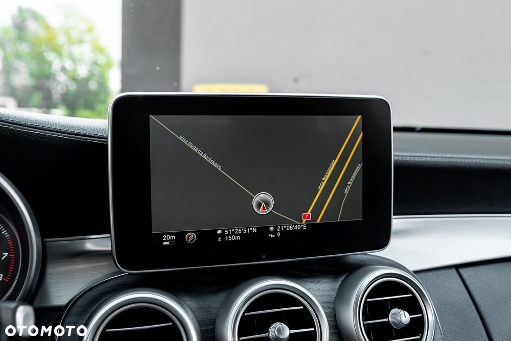 Mercedes-Benz Klasa C 300 9G-TRONIC AMG Line - 32