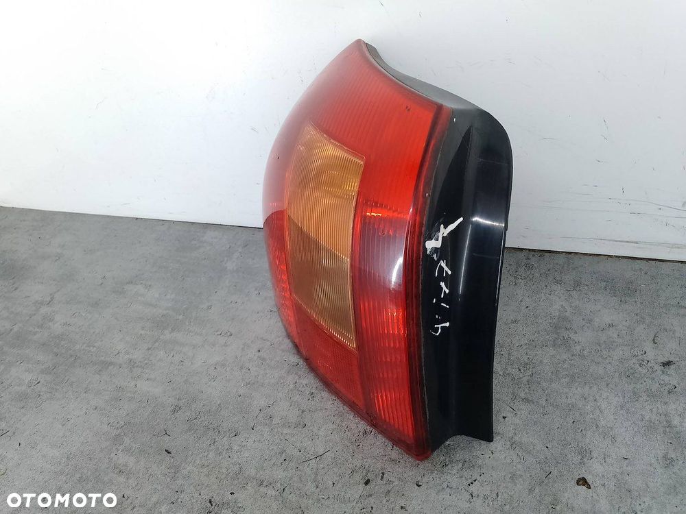 LAMPA TYLNA LEWA TOYOTA COROLLA IX E12 02-51 KOITO HATCHBACK 5D - 5
