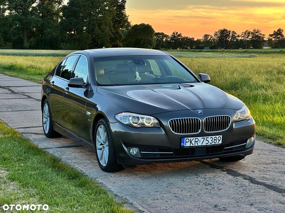 BMW Seria 5 525d xDrive - 10