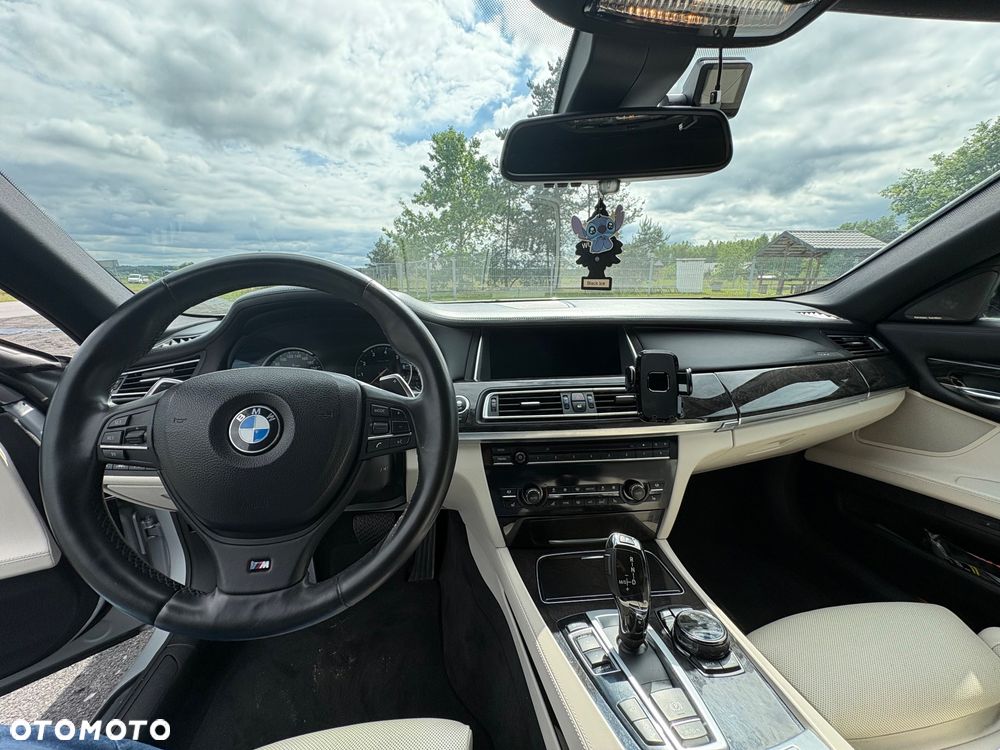 BMW Seria 7 750Li - 8