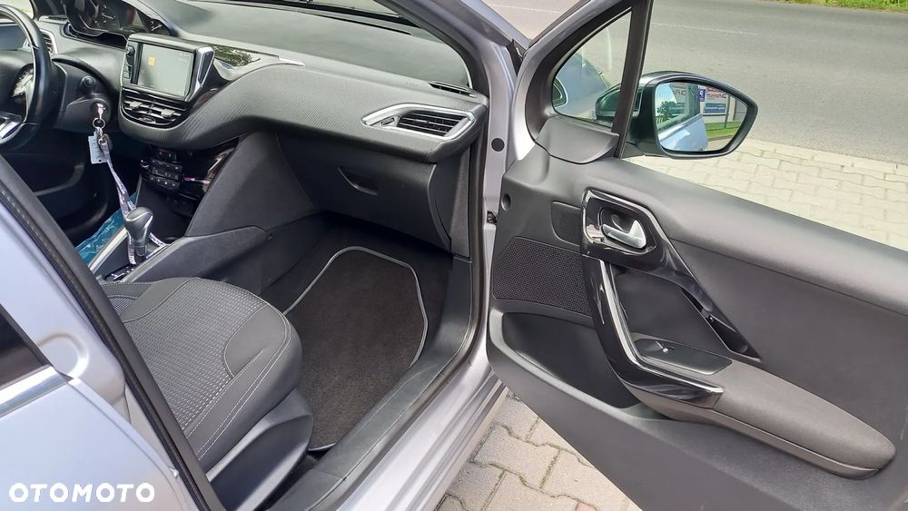 Peugeot 208 1.2 PureTech GPF Allure S&S EAT6 - 15
