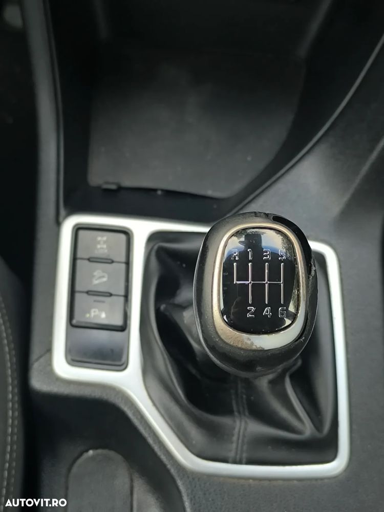 Kia Sportage 2.0 DSL MT 4x4 PREMIUM - 9
