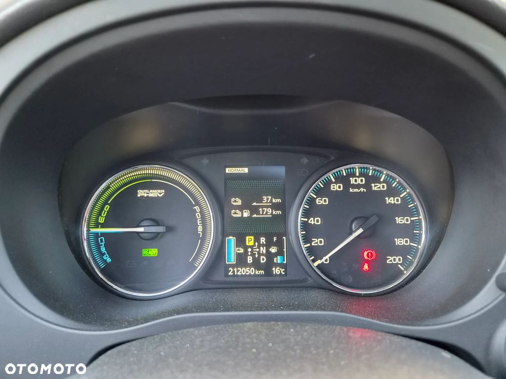 Mitsubishi Outlander - 8