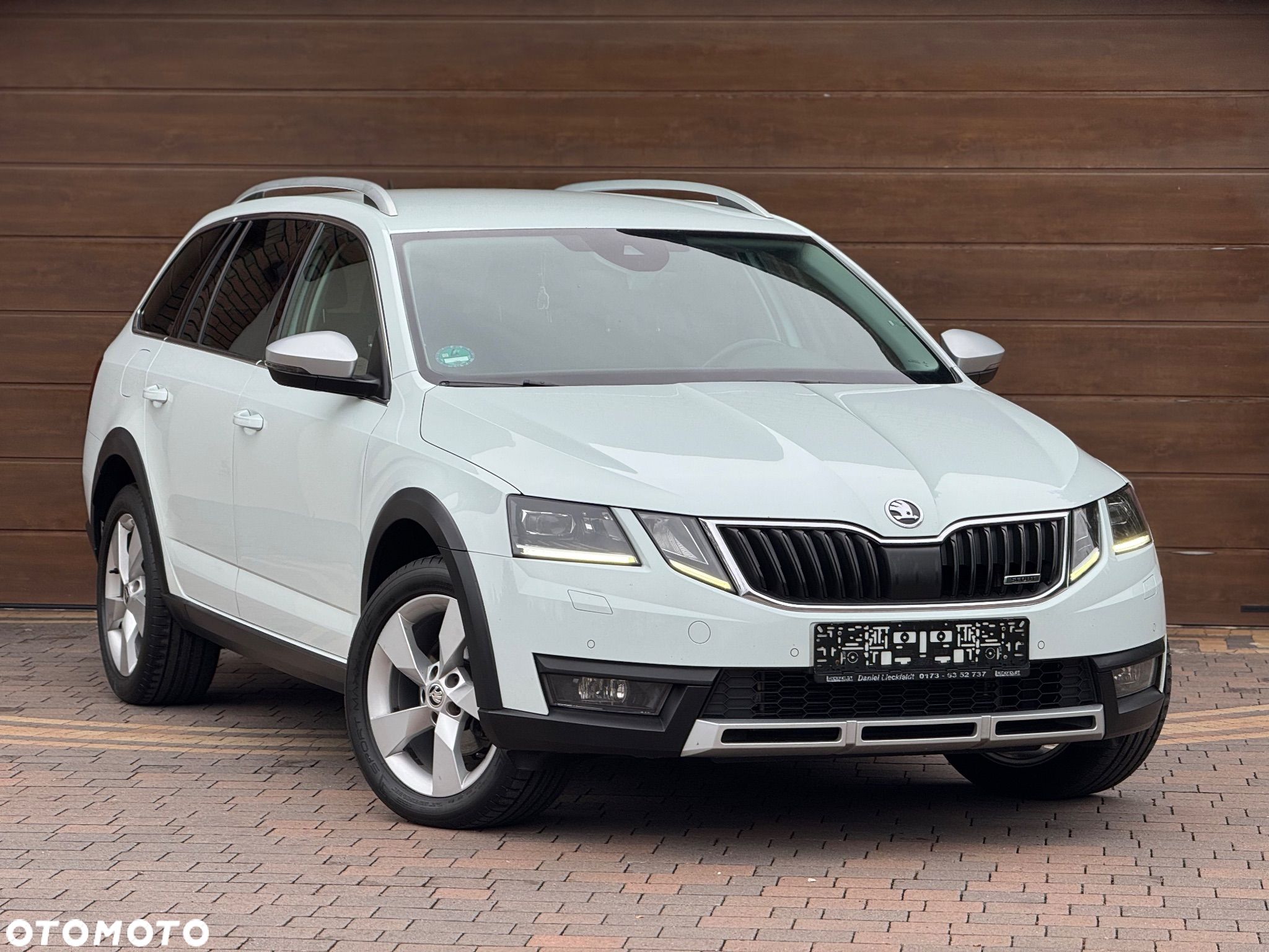 Skoda Octavia Combi 2.0 TDI DSG 4x4 Scout - 1