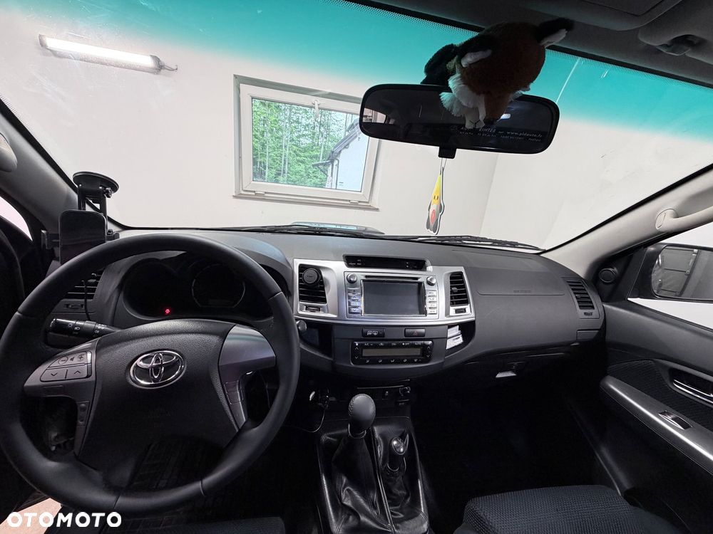 Toyota Hilux 2.5 D-4D SR - 10