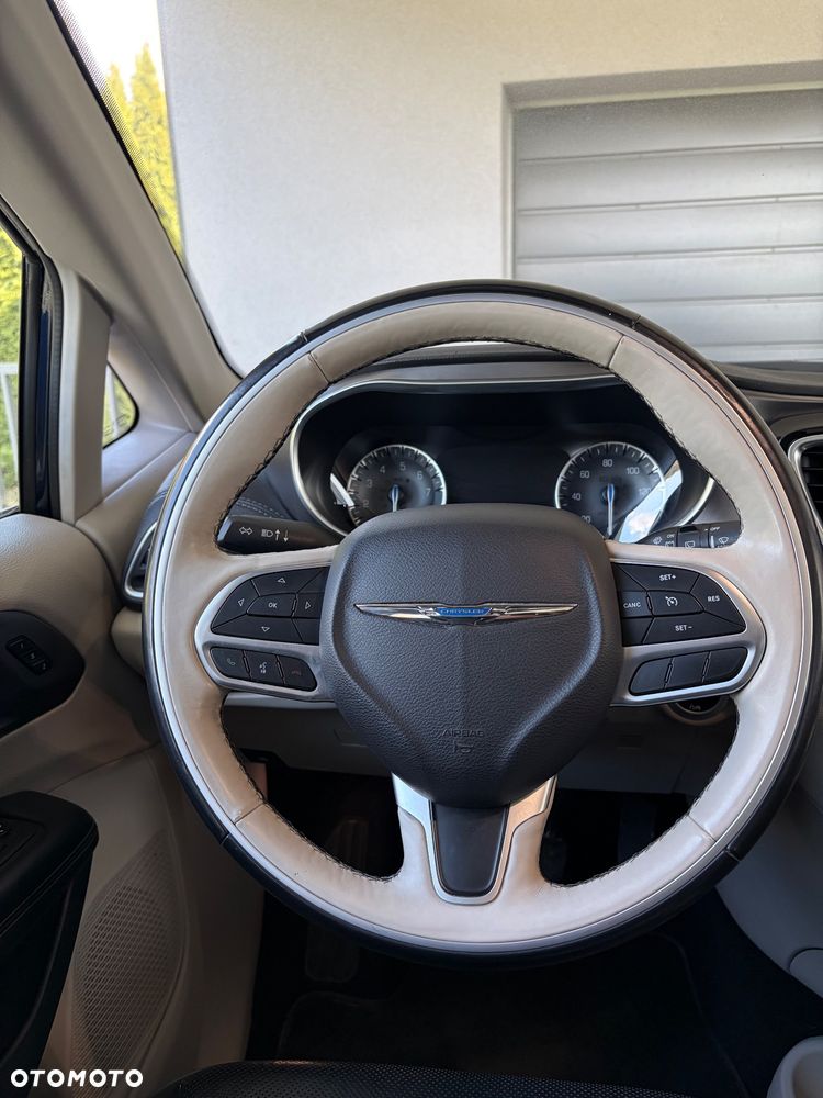 Chrysler Pacifica - 33