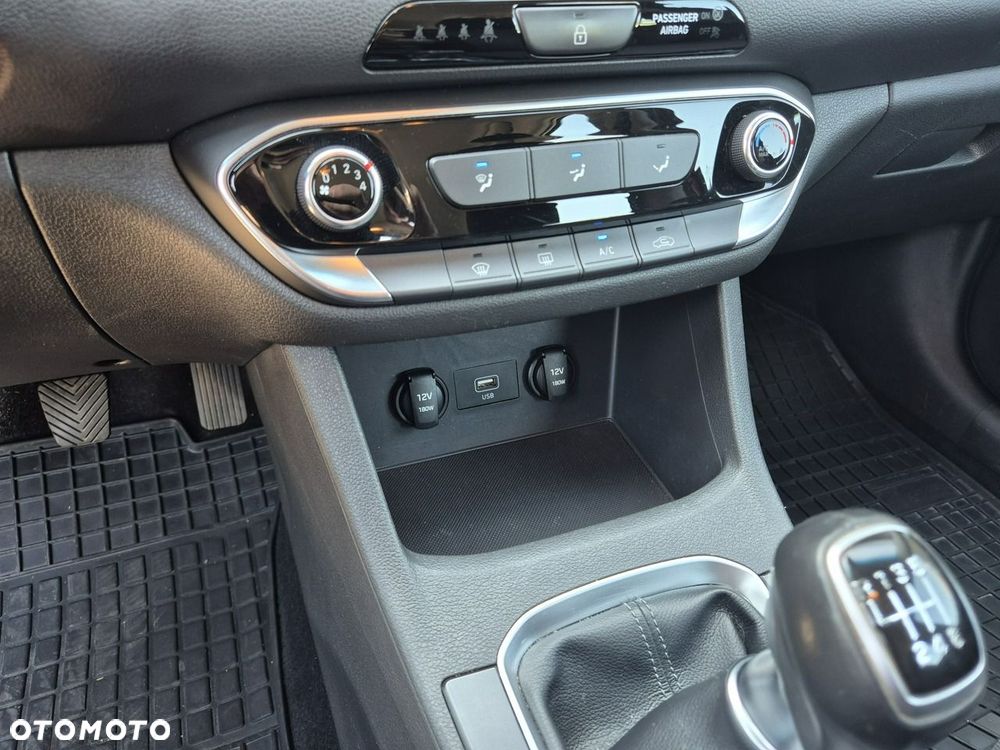 Hyundai i30 1.6 D Classic + - 26