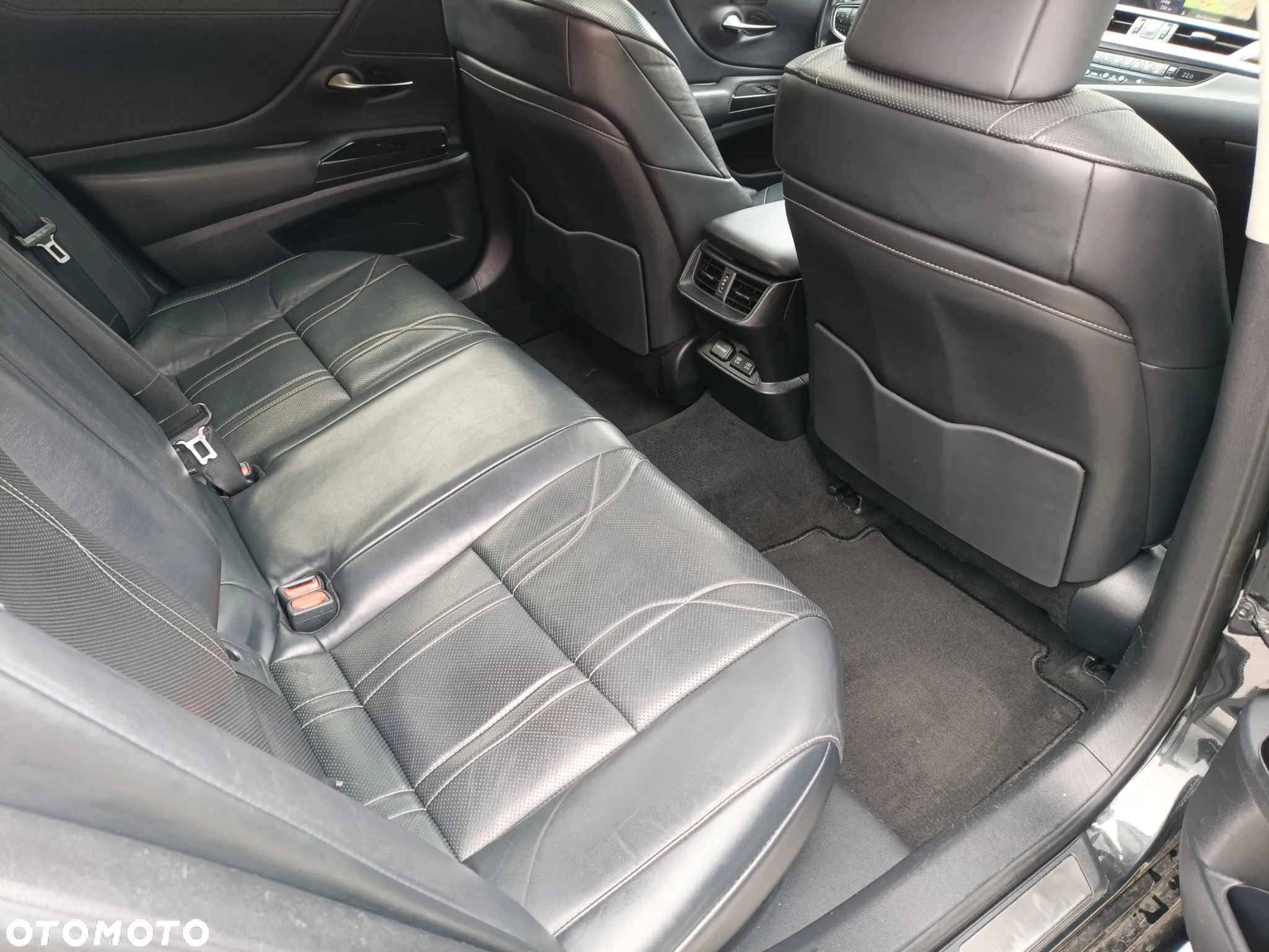 Lexus ES 300h Prestige - 26