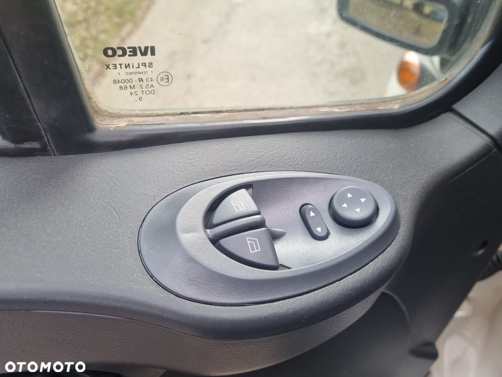 Iveco Daily Stan Bardzo dobry bliżniak Doka 7 osobowa - 17