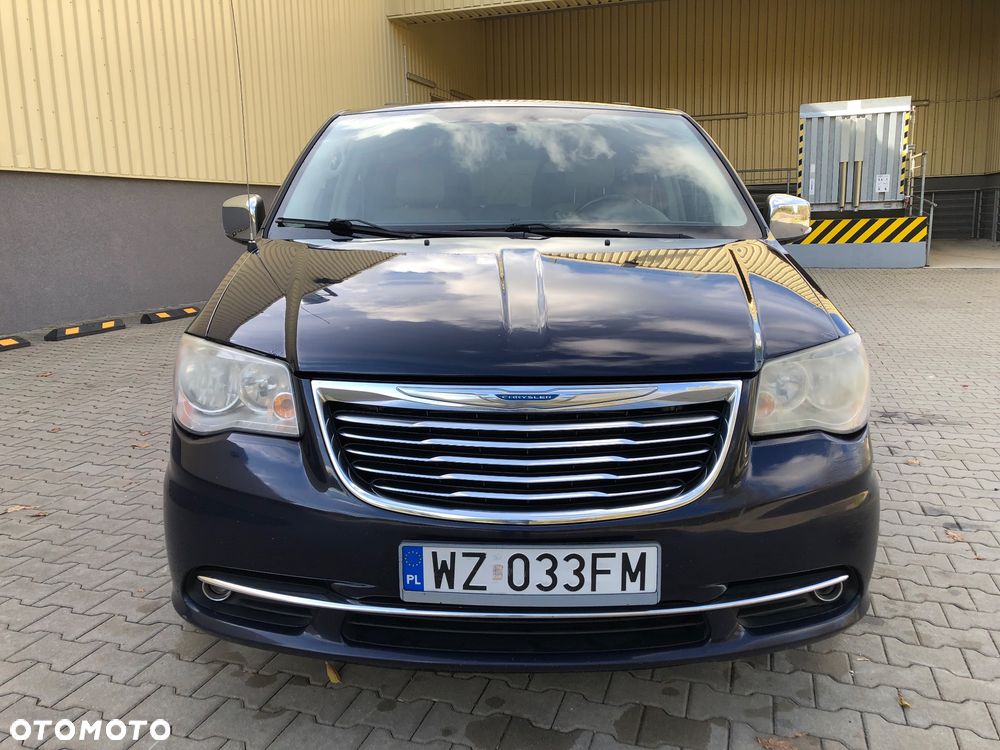 Chrysler Town & Country 2013 photo 3