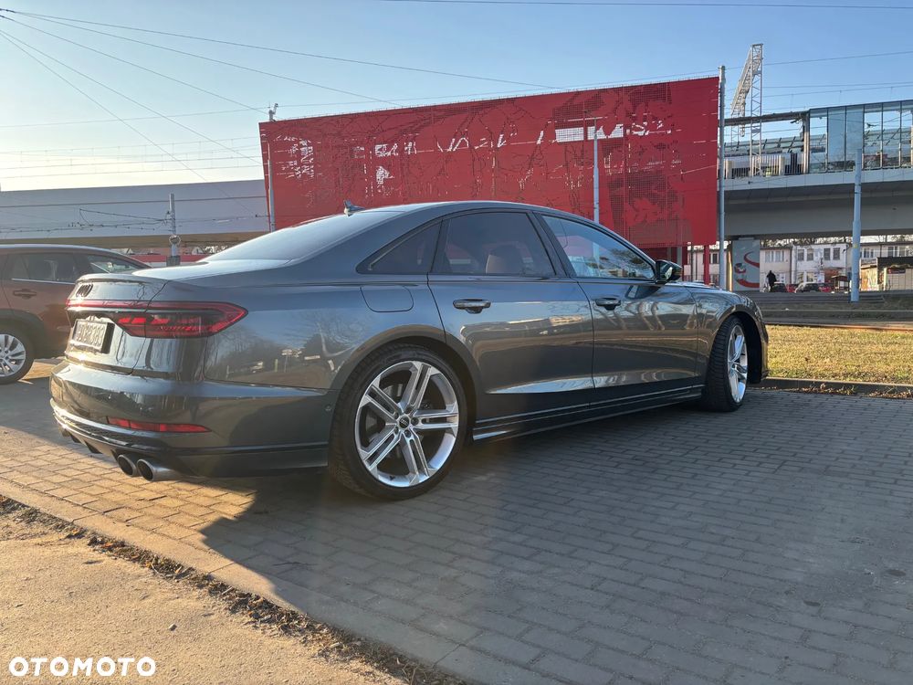 Audi S8 - 6