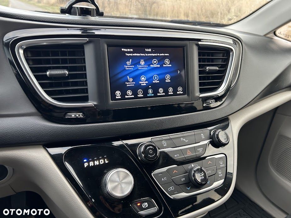 Chrysler Pacifica - 9