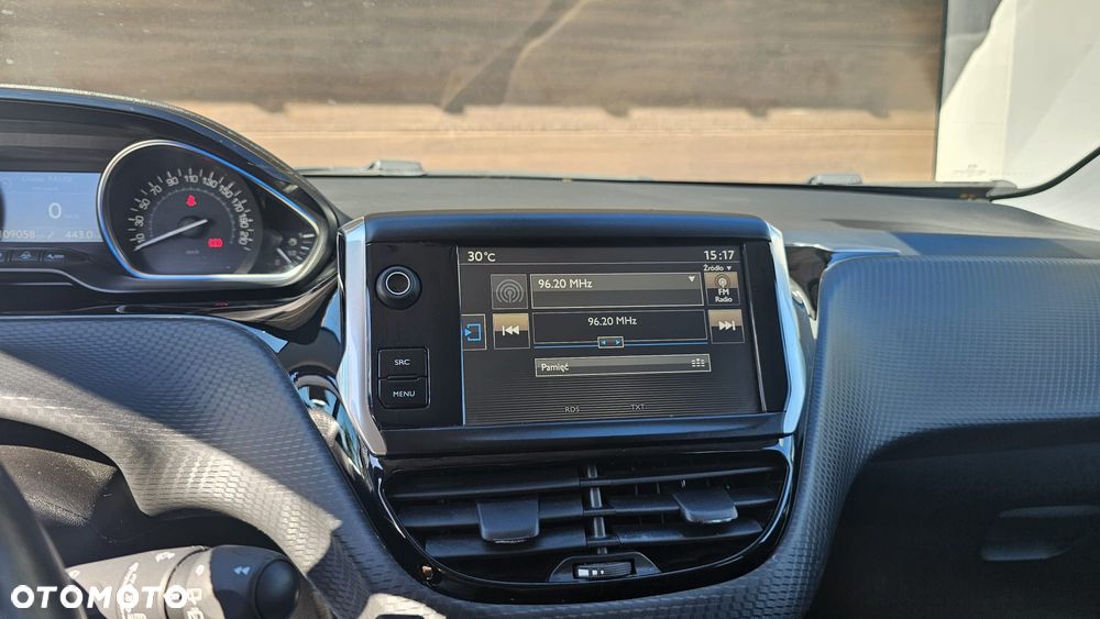 Peugeot 2008 1.2 Pure Tech GPF Allure S&S - 17