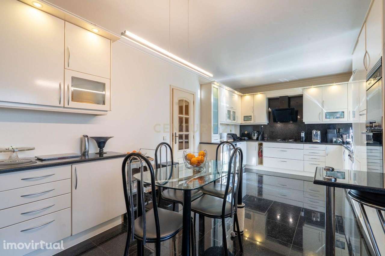 Luxuosa Moradia T4 em Lousã, Coimbra - 420m² de Conforto - Grande imagem: 4/49