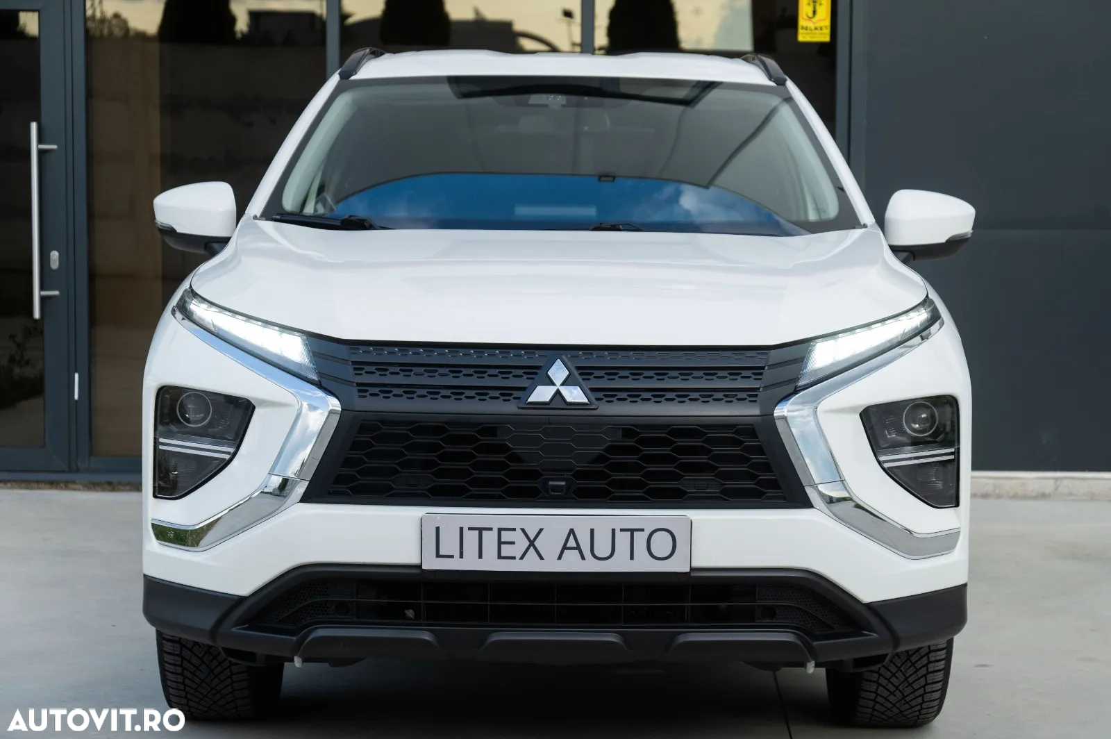 Mitsubishi Eclipse-Cross Plug-In Hybrid 4WD Intro Edition - 3