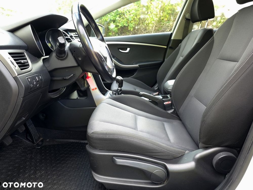 Hyundai i30 blue 1.6 CRDi Style - 18