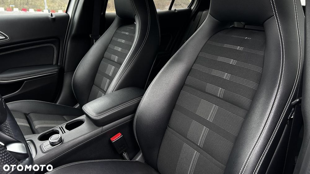 Mercedes-Benz GLA - 13