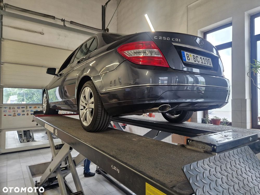 Mercedes-Benz Klasa C 250 CDI 4Matic 7G-TRONIC Avantgarde Edition - 25