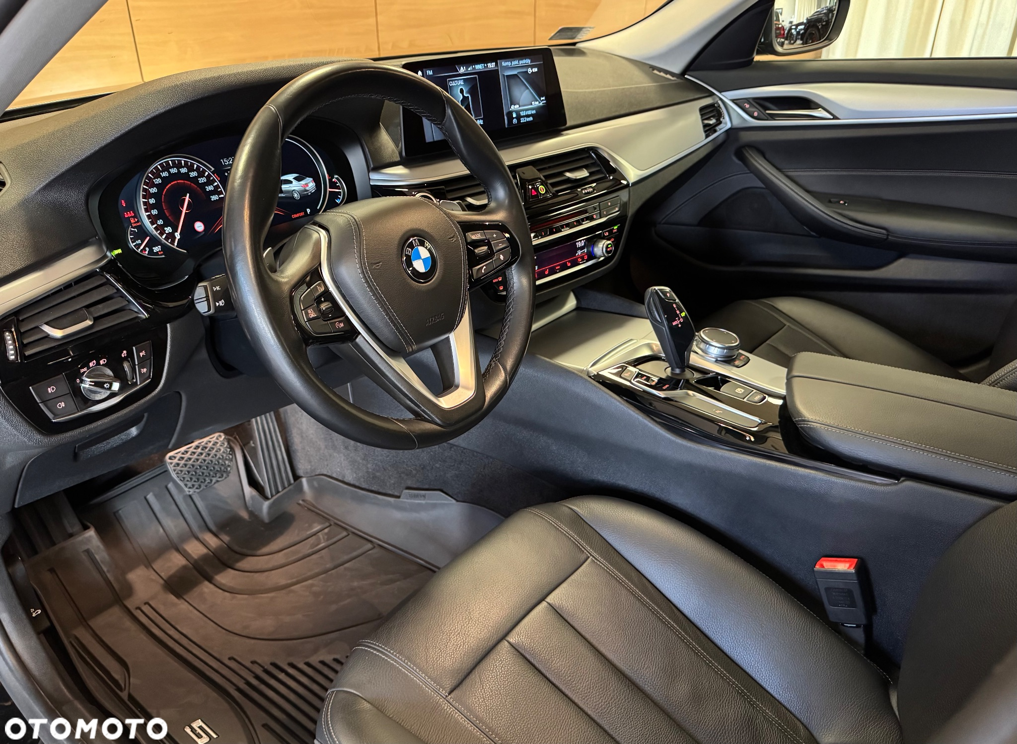 BMW Seria 5 520d xDrive - 7