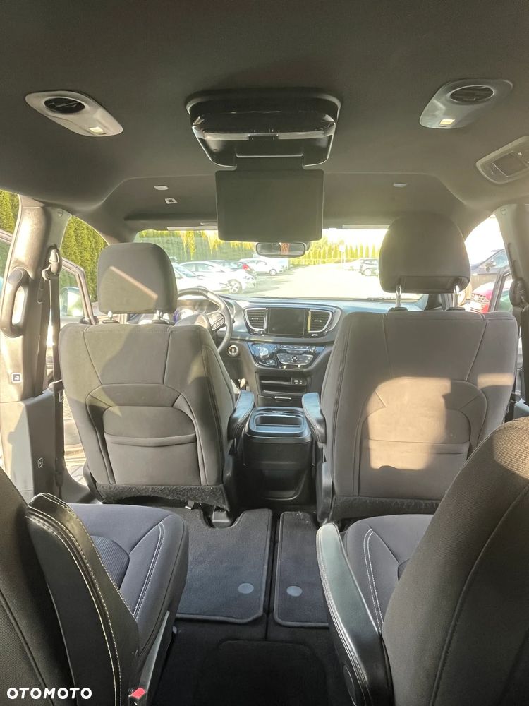 Chrysler Pacifica - 8