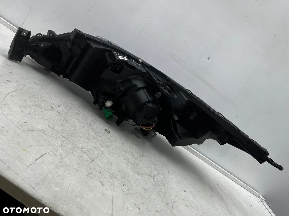 Lampa reflektor Mitsubishi Eclipse Cross 17-20r. PRAWA przednia LED + soczewka Europa 9 pin prawy pr - 17