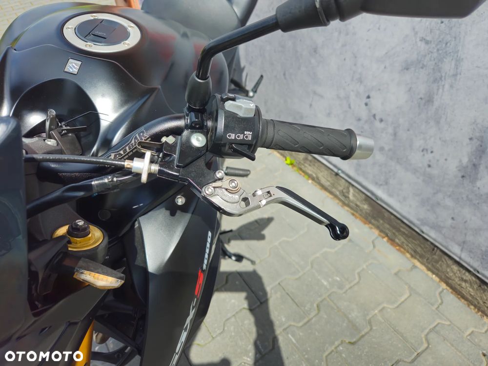Suzuki GSX - 26