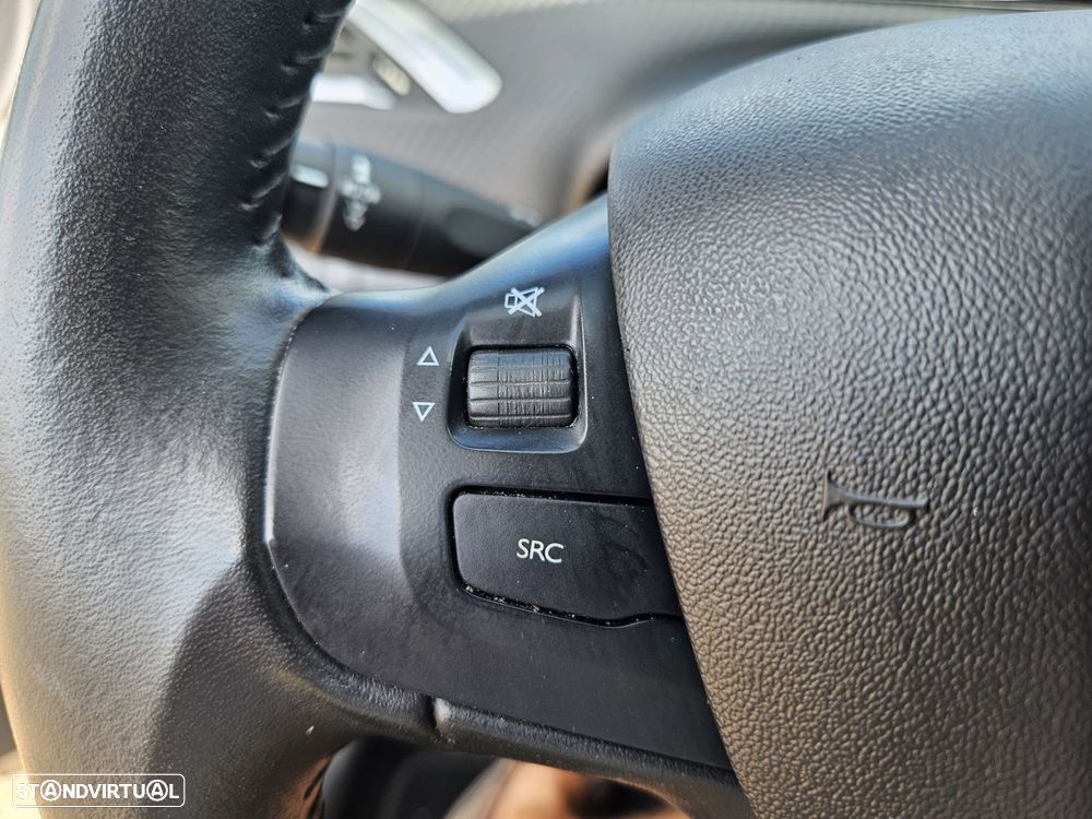 Peugeot 2008 1.2 PureTech Active - 37
