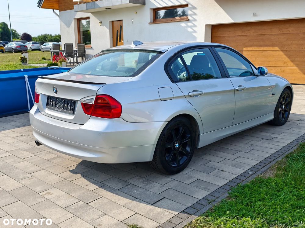 BMW Seria 3 318i - 5