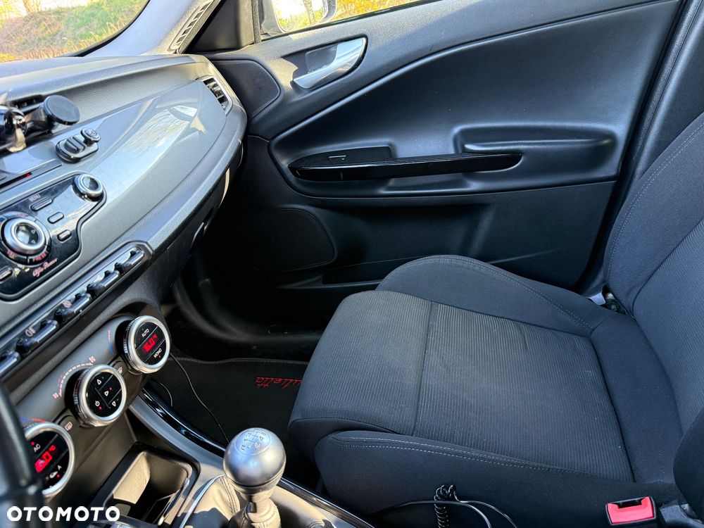 Alfa Romeo Giulietta 1.6 JTDM Distinctive - 12