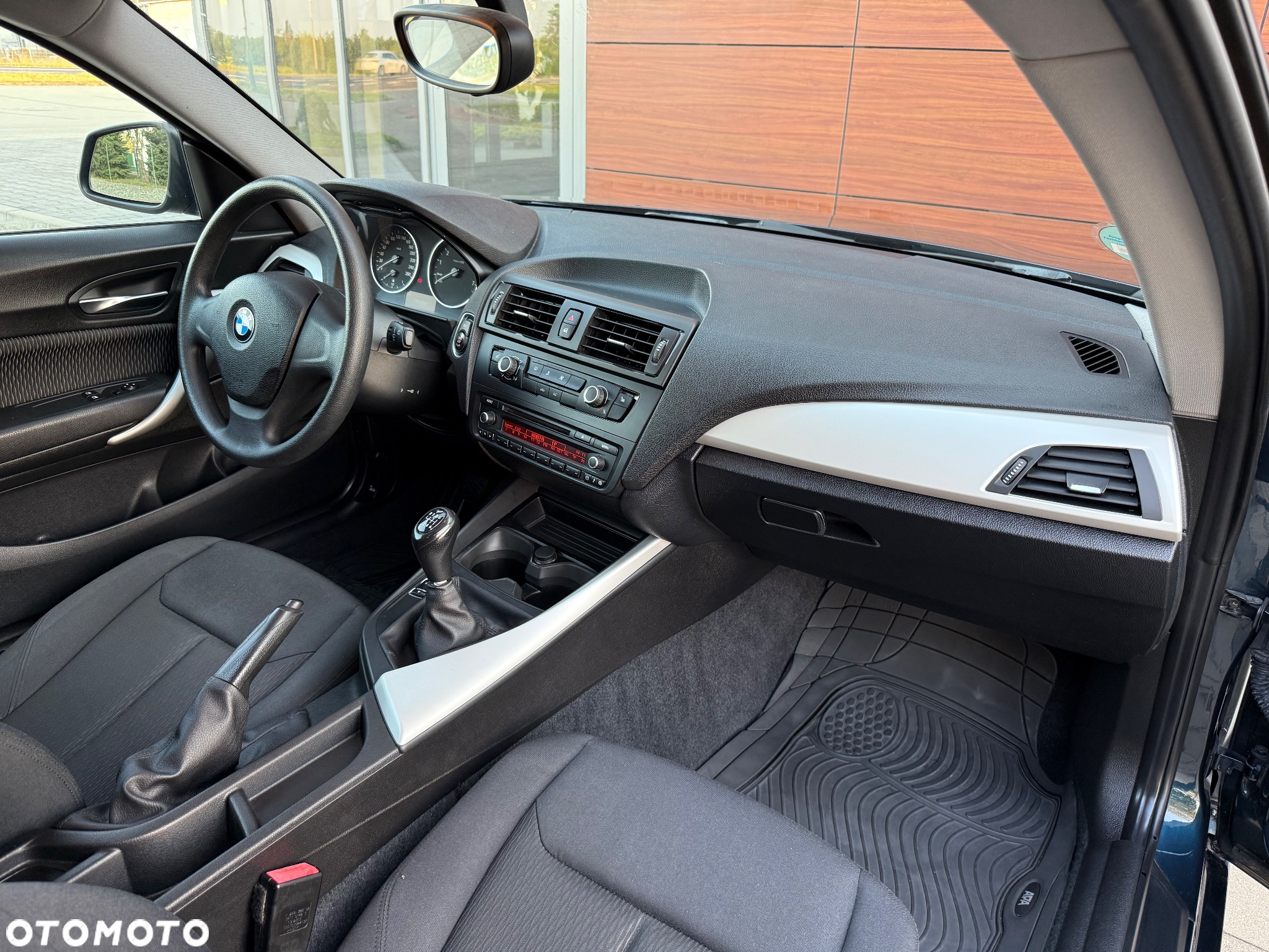 BMW Seria 1 114i - 23