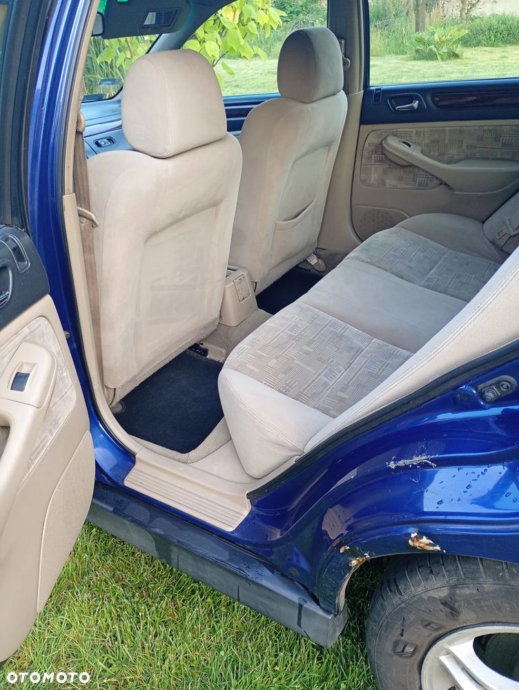 Honda Accord 1.8i LS - 12