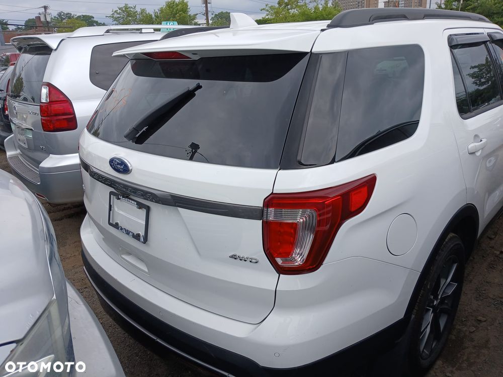 Ford Explorer - 14