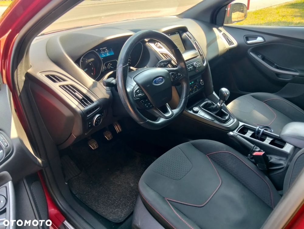 Ford Focus 1.5 EcoBoost ST-Line - 5