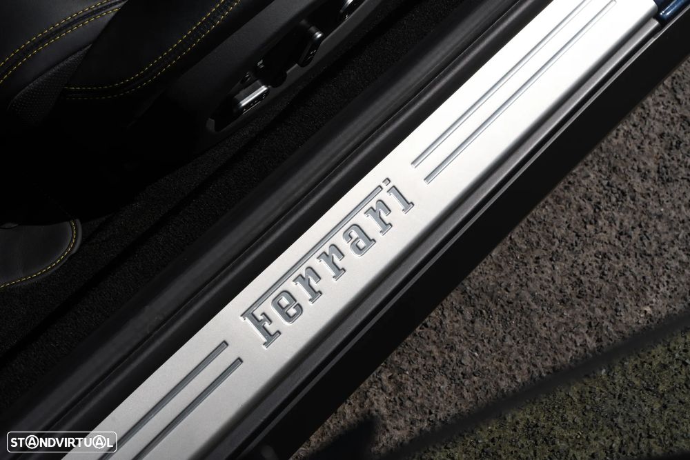 Ferrari GTC4 Lusso - 15
