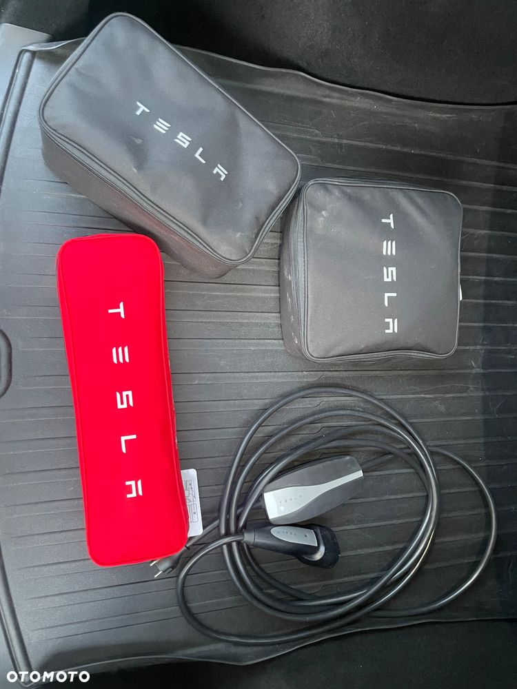 Tesla Model Y - 15