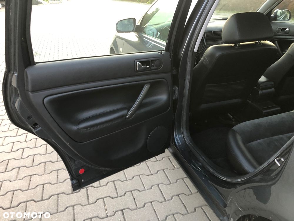 Volkswagen Passat 2.3 V5 Highline - 14