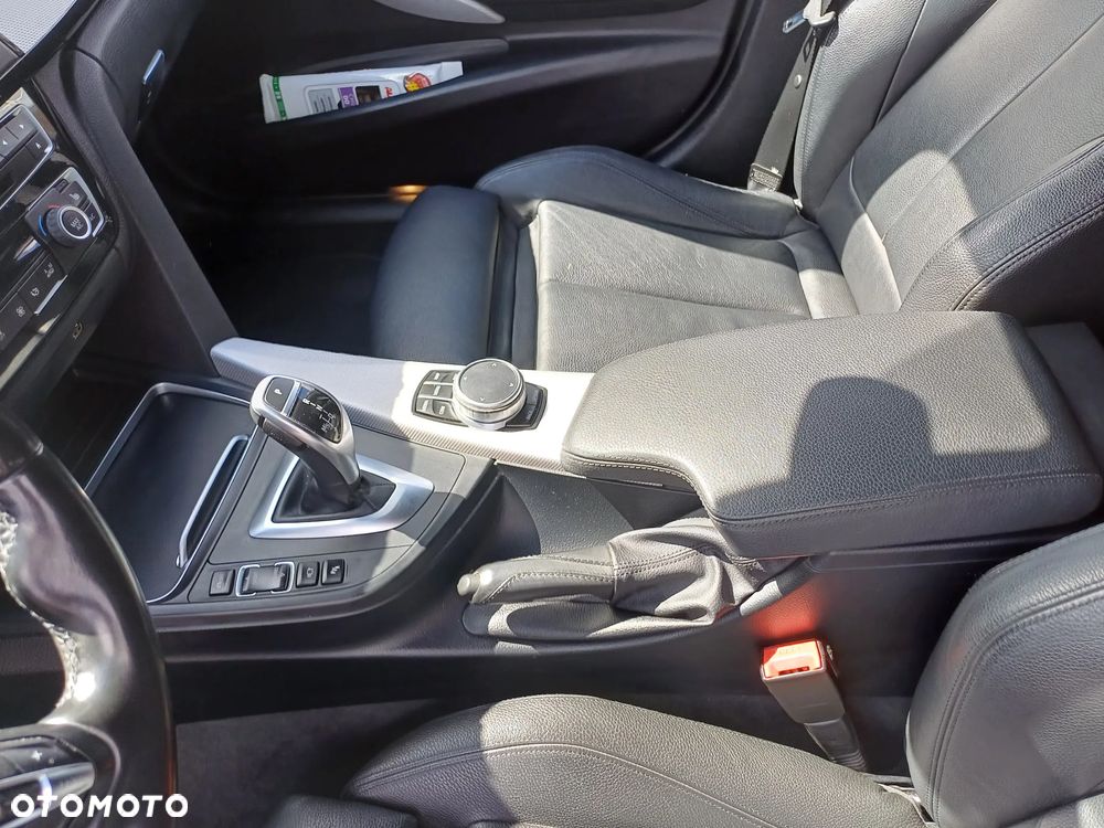 BMW Seria 3 320d M Sport - 24